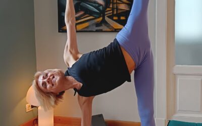 Ardha Chandrasana: equilibrio e leggerezza nella posizione della mezza luna